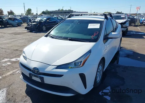 2021 Toyota Prius Le z USA, uszkodzony, nr VIN JTDKAMFU6M3143904